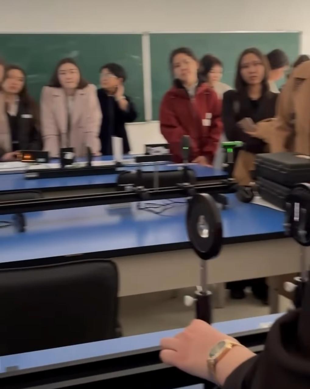 Қыз ПУ ге саяхат