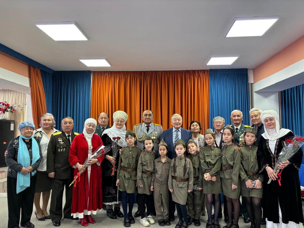 «Шығыстан шырқап шыққан шынарларым...» тақырыбында аудандық кездесу кеші