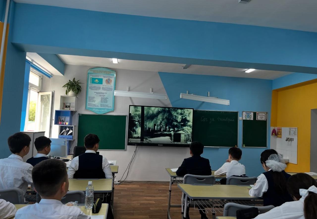 9 -мамыр "Ұлы Жеңіске 80 жыл" тақырыбында  видеоролиг жинағы көрсетілді