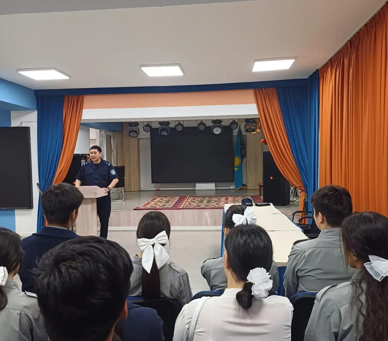 Алмалы ауданы көші-қон қызметі полициясы майорымен кездесу