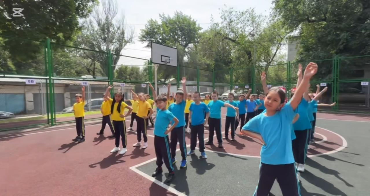 Балаларды қорғау күніне орай флеш-моб болып өтті.